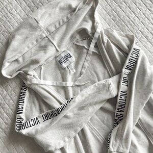 Oversized Zip Up / Victoria Sport